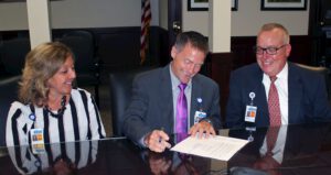 USFPainFellowshipSigning USF Pain Fellowship Signing