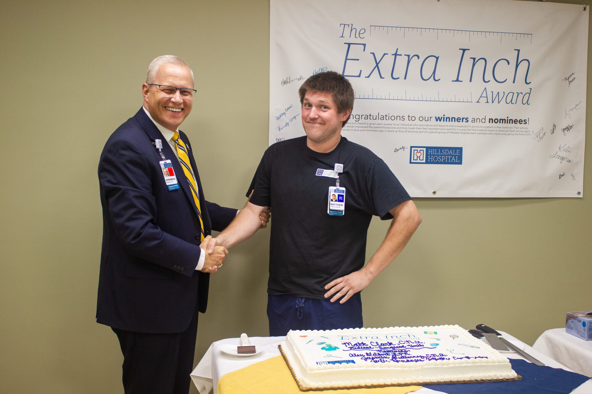 President and CEO JJ Hodshire shakes hands with Matthew Clark, CNA, at Extra Inch Award ceremony.