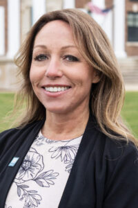 Z80_2528copy Jamie Caldwell Portrait in front of hospital